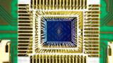 인텔이 양자컴퓨터 칩인 터널폴즈를 생산하기 시작했다고 합니다